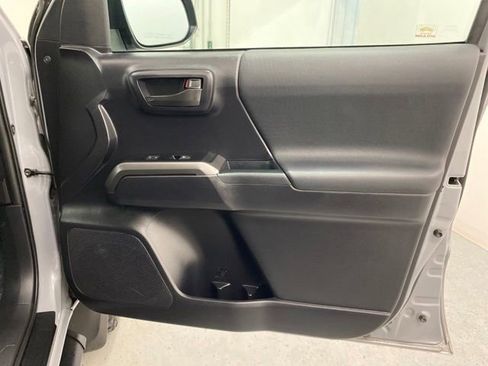 Used 2020 Toyota Tacoma TRD Off-Road image 32