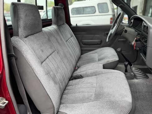 Used 1993 Toyota Pickup Deluxe AWD/4WD image 24
