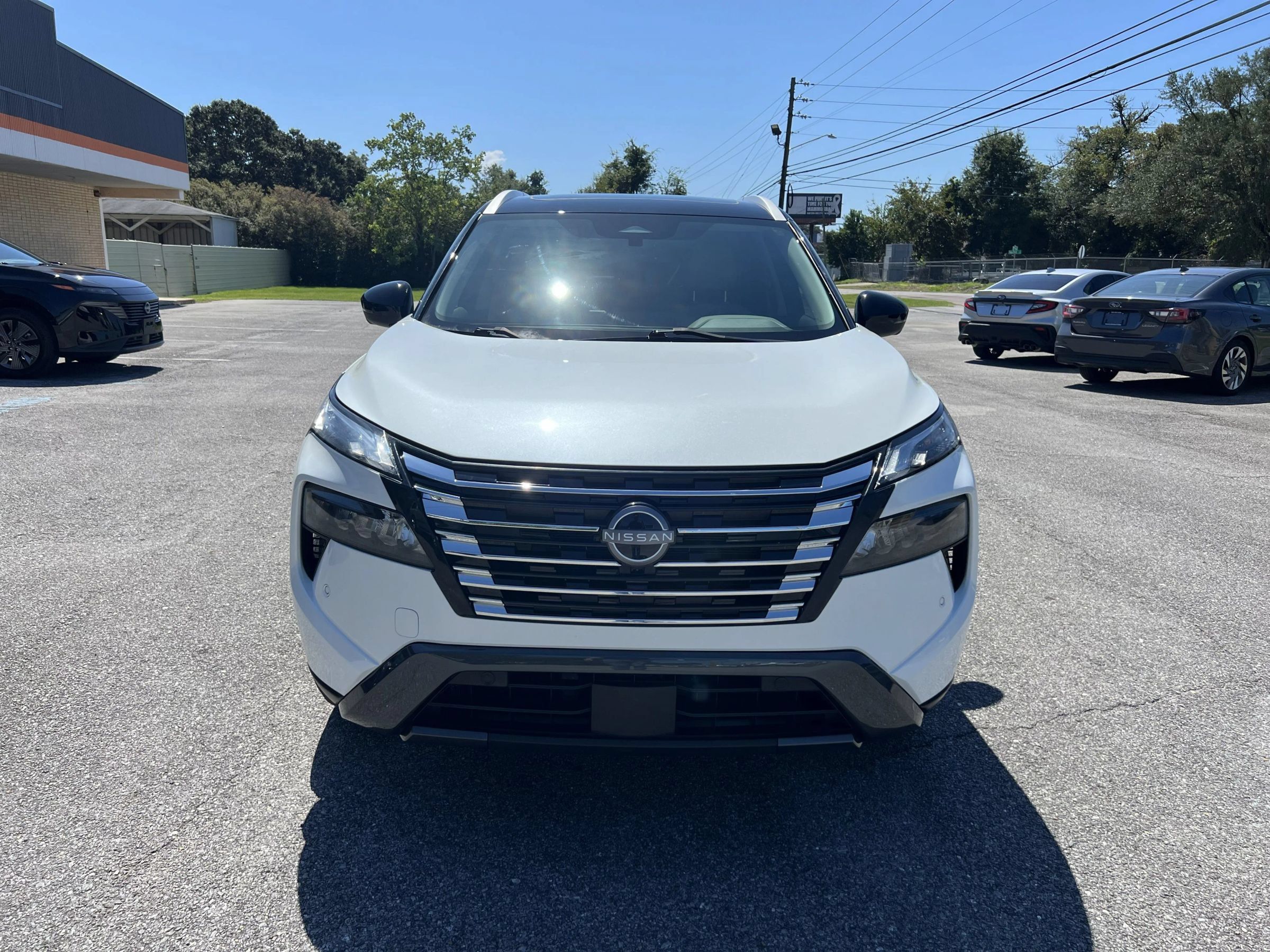 Used 2024 Nissan Rogue SL w/ SL Premium Package FWD image 2