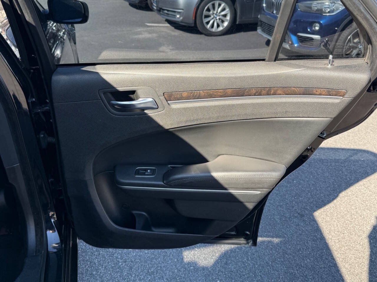 Used 2014 Chrysler 300 C RWD image 36