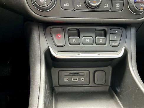 Used 2019 GMC Terrain SLT w/ Preferred Package FWD image 16