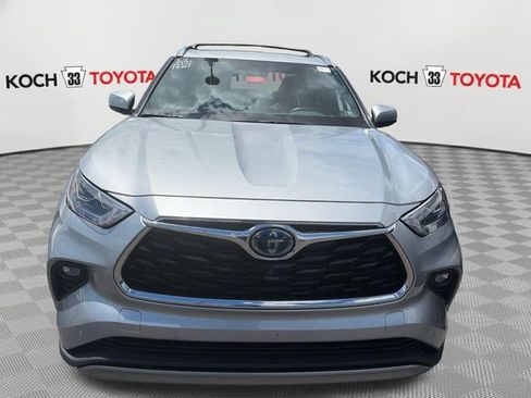 Used 2021 Toyota Highlander Platinum AWD/4WD image 2