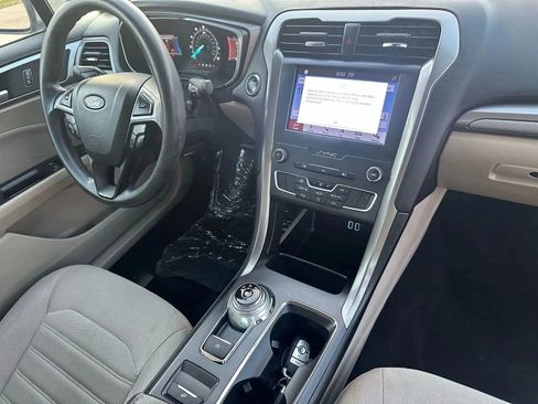 Used 2019 Ford Fusion SE image 26