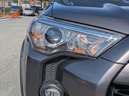 Used 2022 Toyota 4Runner TRD Off-Road Premium image 10