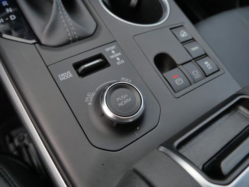 Certified 2025 Toyota Highlander XSE image 33