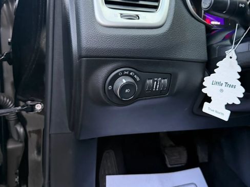 Used 2020 Jeep Compass Latitude AWD/4WD image 33