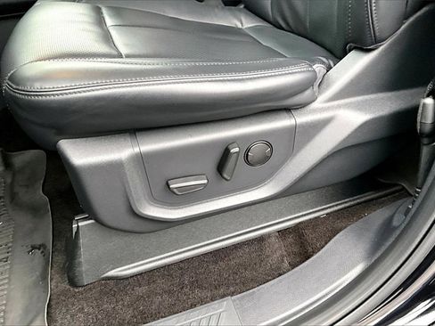 Used 2022 Ford Expedition XLT image 39