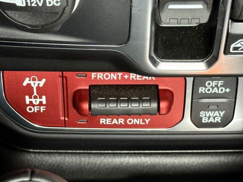 Certified 2025 Jeep Wrangler Unlimited Rubicon AWD/4WD image 27