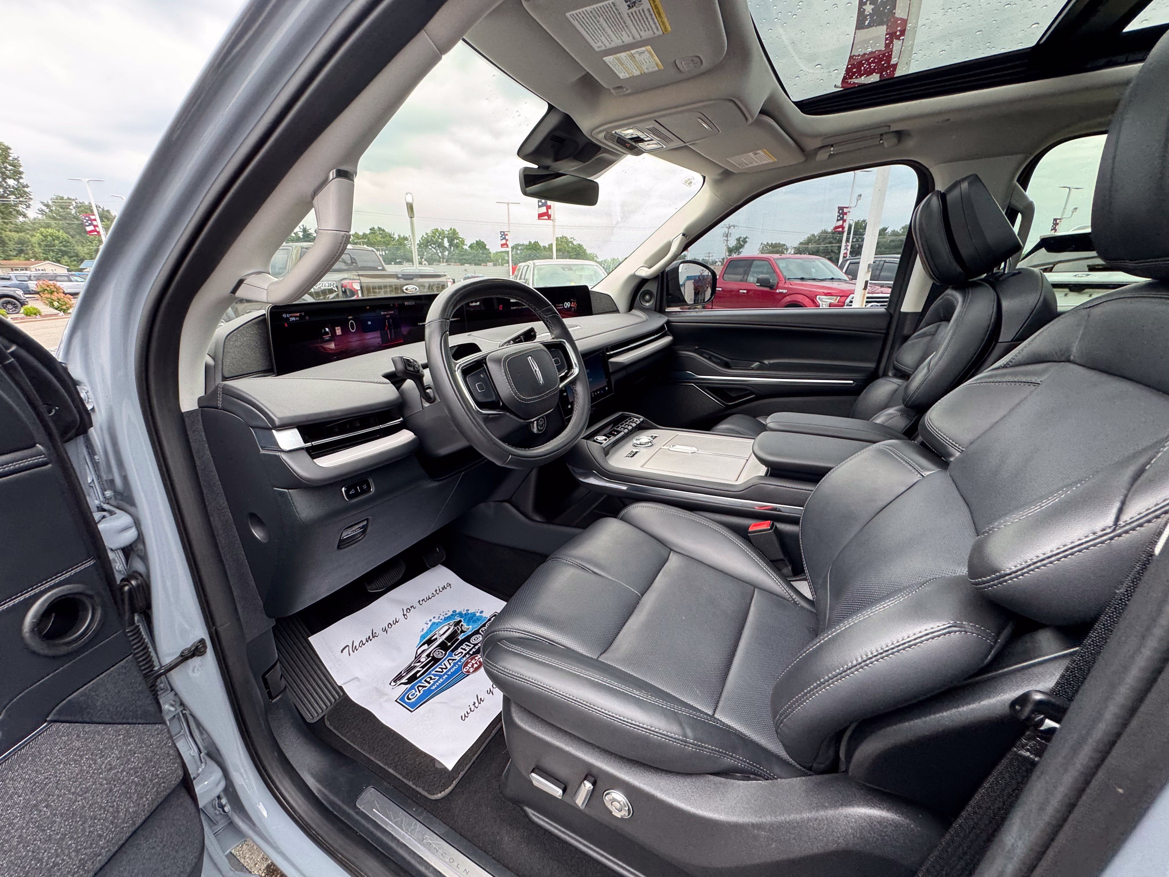 Used 2025 Lincoln Navigator L Reserve AWD/4WD image 34
