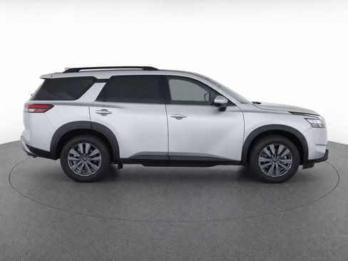 Used 2024 Nissan Pathfinder SV FWD image 9