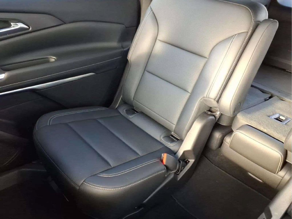 Used 2026 Chevrolet Traverse LT FWD image 15