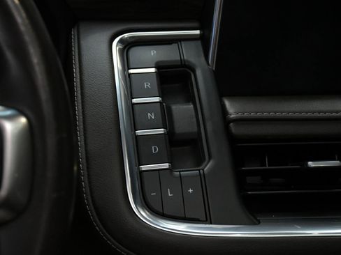 Used 2021 Chevrolet Suburban Z71 w/ Luxury Package image 23