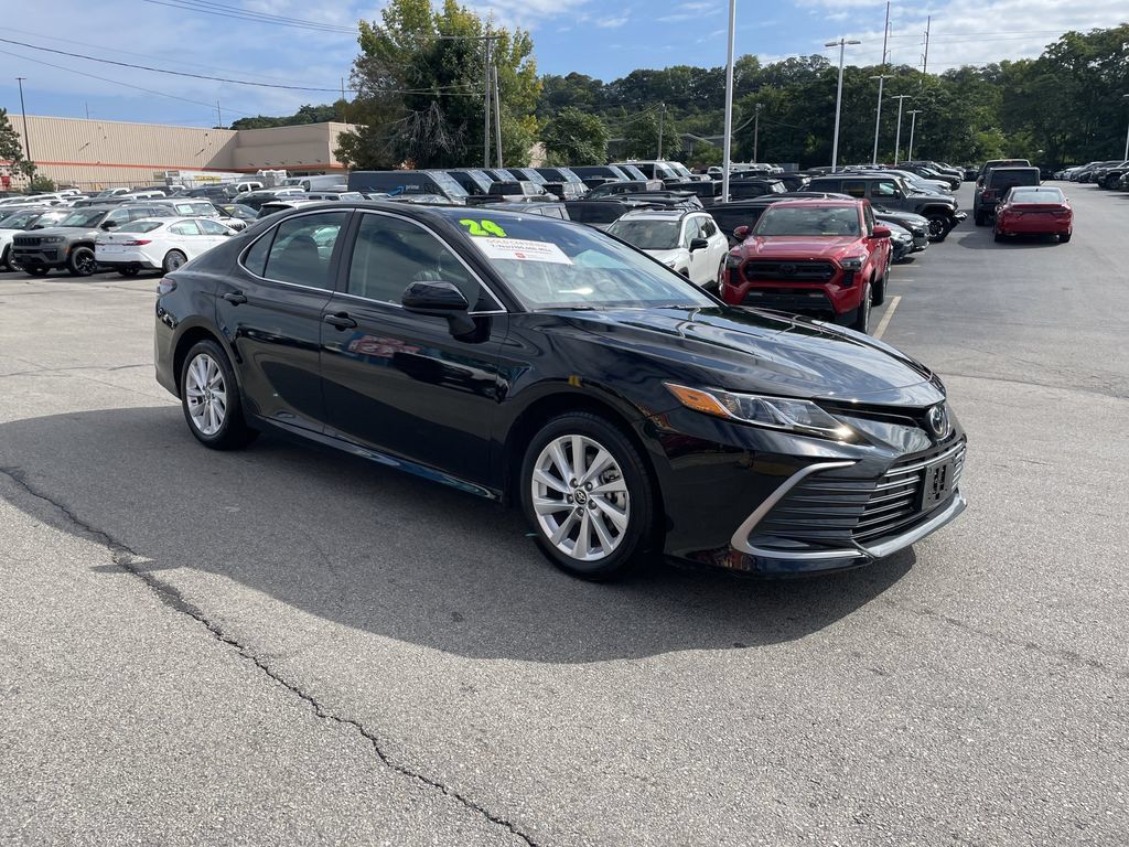Used 2024 Toyota Camry LE FWD image 6