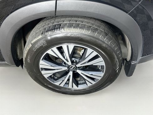 Used 2023 Nissan Rogue SV FWD image 11
