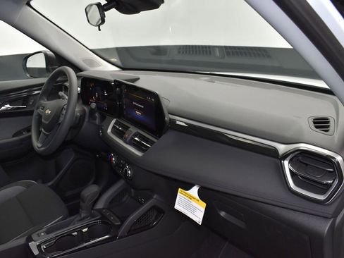 Used 2025 Chevrolet TrailBlazer LS w/ LS Convenience Package FWD image 23