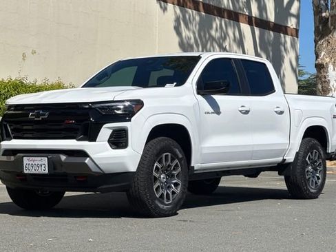 Used 2024 Chevrolet Colorado Z71 w/ Z71 Convenience Package 2 image 8