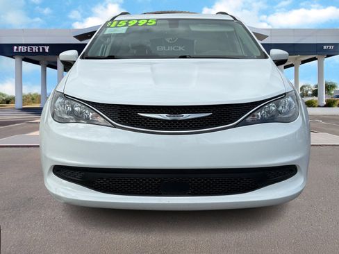 Used 2021 Chrysler Voyager Lxi image 4