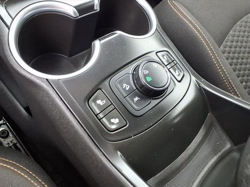 Used 2021 GMC Terrain SLE w/ Driver Convenience Package image 21