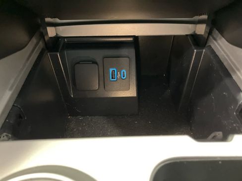 Used 2022 Ford Explorer XLT w/ Equipment Group 202A image 17