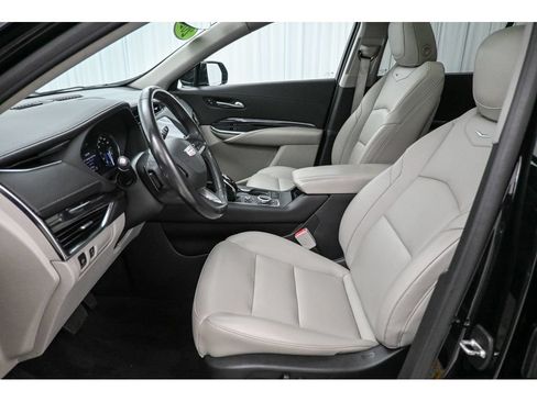 Used 2020 Cadillac XT4 Luxury w/ Cold Weather Package AWD/4WD image 33