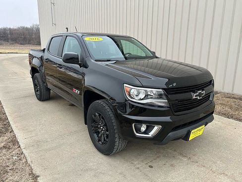 Used 2016 Chevrolet Colorado Z71 w/ Z71 Midnight Edition image 3