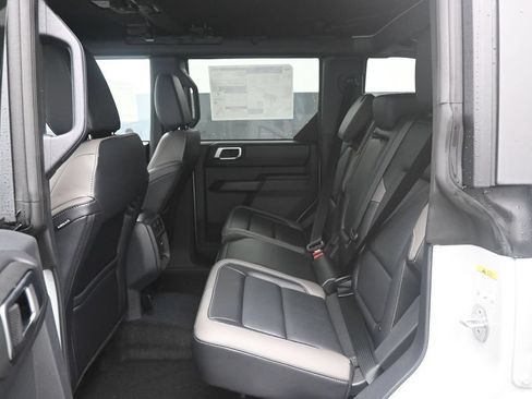 New 2026 Ford Bronco Outer Banks AWD/4WD image 23