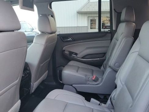 Used 2019 Chevrolet Suburban LT image 17