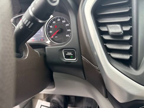 Used 2021 GMC Acadia SLE w/ Driver Convenience Package image 29