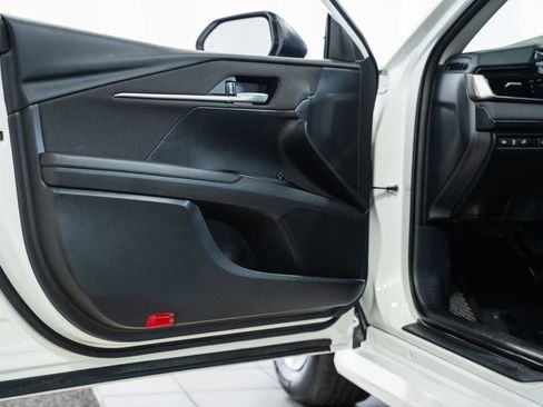 Used 2025 Toyota Camry LE image 31