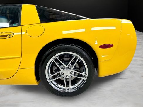 Used 2001 Chevrolet Corvette Coupe w/ Preferred Equipment Group2 RWD image 27