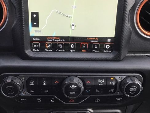 Used 2022 Jeep Gladiator Mojave w/ LED Lighting Group AWD/4WD image 11