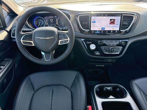 New 2026 Chrysler Pacifica Select FWD image 11