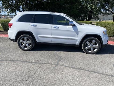 Used 2013 Jeep Grand Cherokee Limited w/ Advance Technology Group AWD/4WD image 2