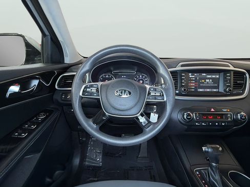 Used 2019 Kia Sorento FWD V6 image 17