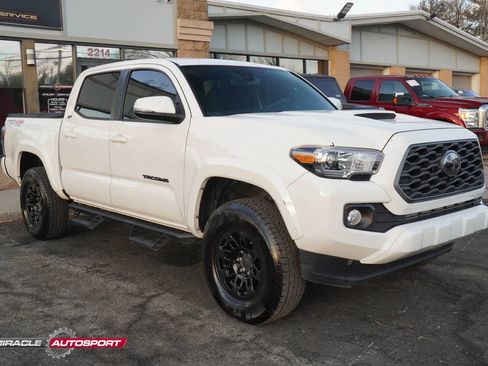 Used 2023 Toyota Tacoma TRD Sport w/ Advanced Technology Package image 9