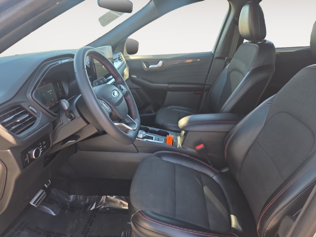 Used 2023 Ford Escape ST-Line w/ Tech Pack #1 FWD image 9