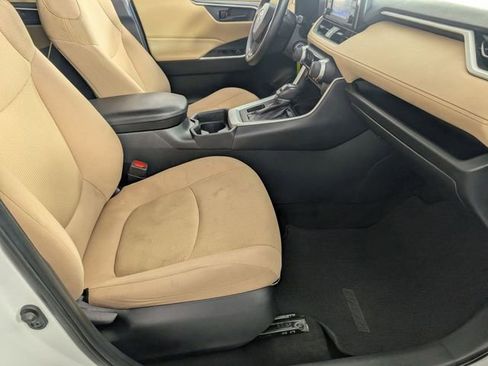 Used 2019 Toyota RAV4 LE image 27