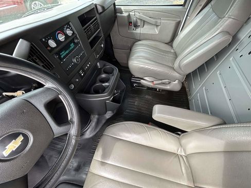 Used 2022 Chevrolet Express 2500 w/ Driver Convenience Package RWD image 10