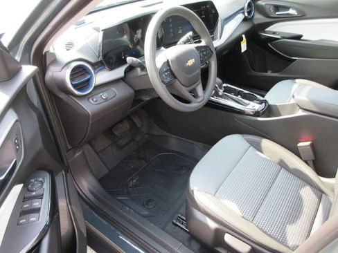 New 2026 Chevrolet Trax LT image 12