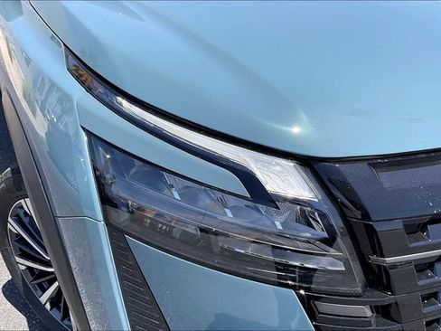 New 2026 Nissan Pathfinder Platinum FWD image 10
