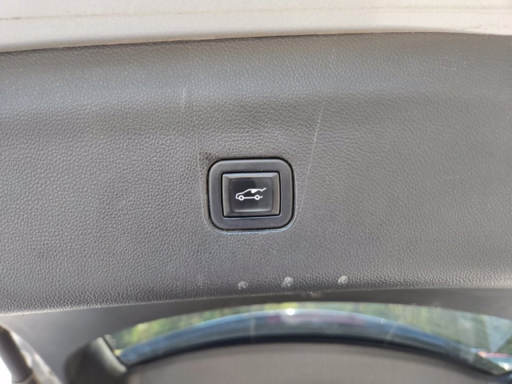 Used 2021 Buick Enclave Essence FWD image 19