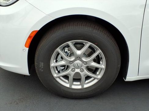 New 2026 Chrysler Pacifica Select image 21