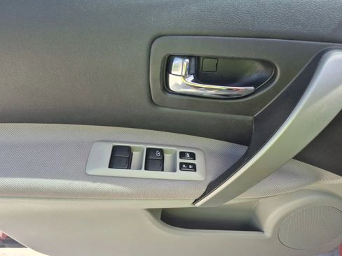 Used 2015 Nissan Rogue S w/ Convenience Package FWD image 12