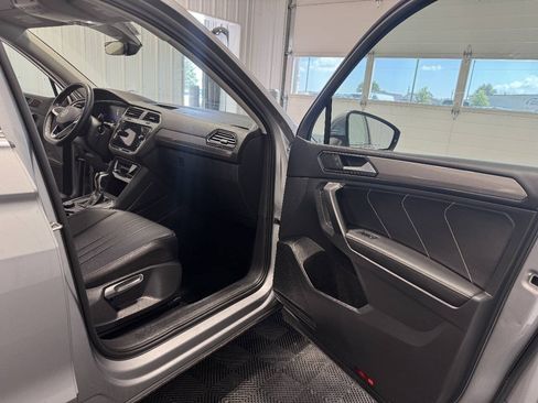 Used 2023 Volkswagen Tiguan SE AWD/4WD image 14