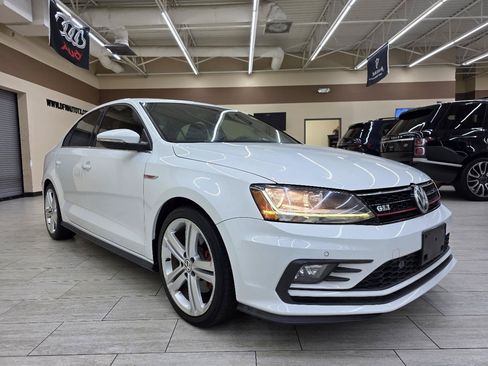 Used 2017 Volkswagen Jetta GLI FWD image 4