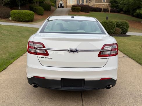 Used 2015 Ford Taurus SE FWD image 6