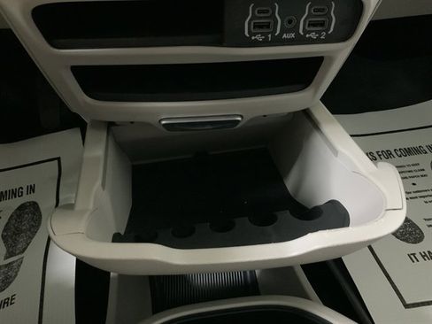 Used 2024 Chrysler Pacifica Touring-L image 44