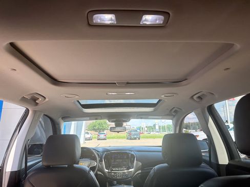 Used 2021 Chevrolet Traverse Premier AWD/4WD image 29