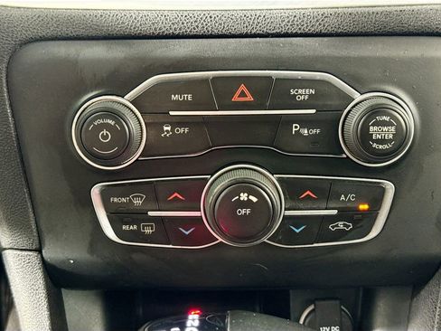 Used 2019 Dodge Charger SXT RWD image 15