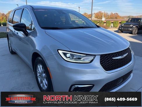 Used 2024 Chrysler Pacifica Touring-L image 32